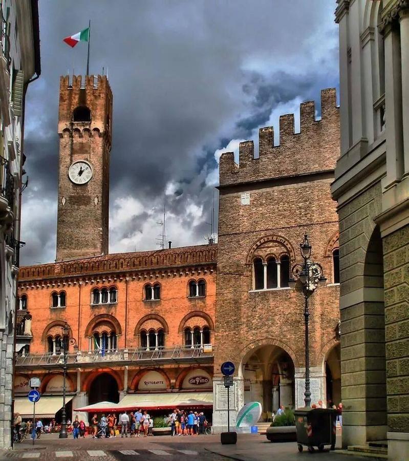 Holiday Treviso Suite Lombardi Bagian luar foto